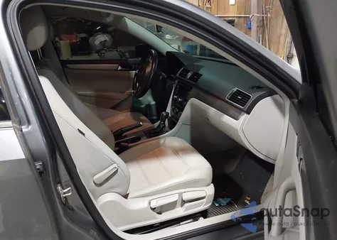 2015 Volkswagen Passat 2.0L Tdi Se из США, поврежденный, VIN 1VWBV7A33FC073833